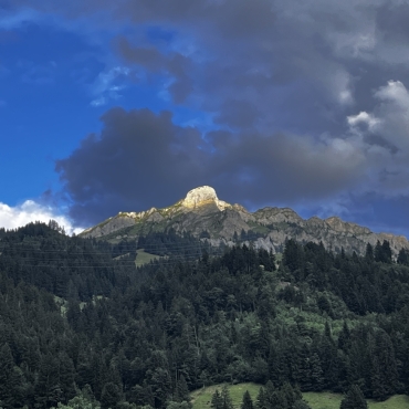 Wenn sich die Sonne am Gehrihorn verabschiedet - Bild: Erika Bärtschi