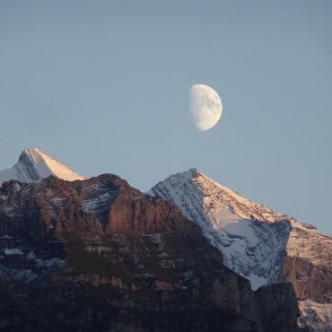 Mondaufgang über dem Doldenhorn. Foto: Max Pfiffner