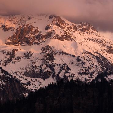 Übergang vom Winter in den Frühling im Kandertal – Bild: Simon Schuhmacher