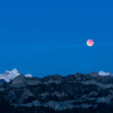 Blutmond aufgenommen von Martin Wenger auf der Mäggisserenegg.