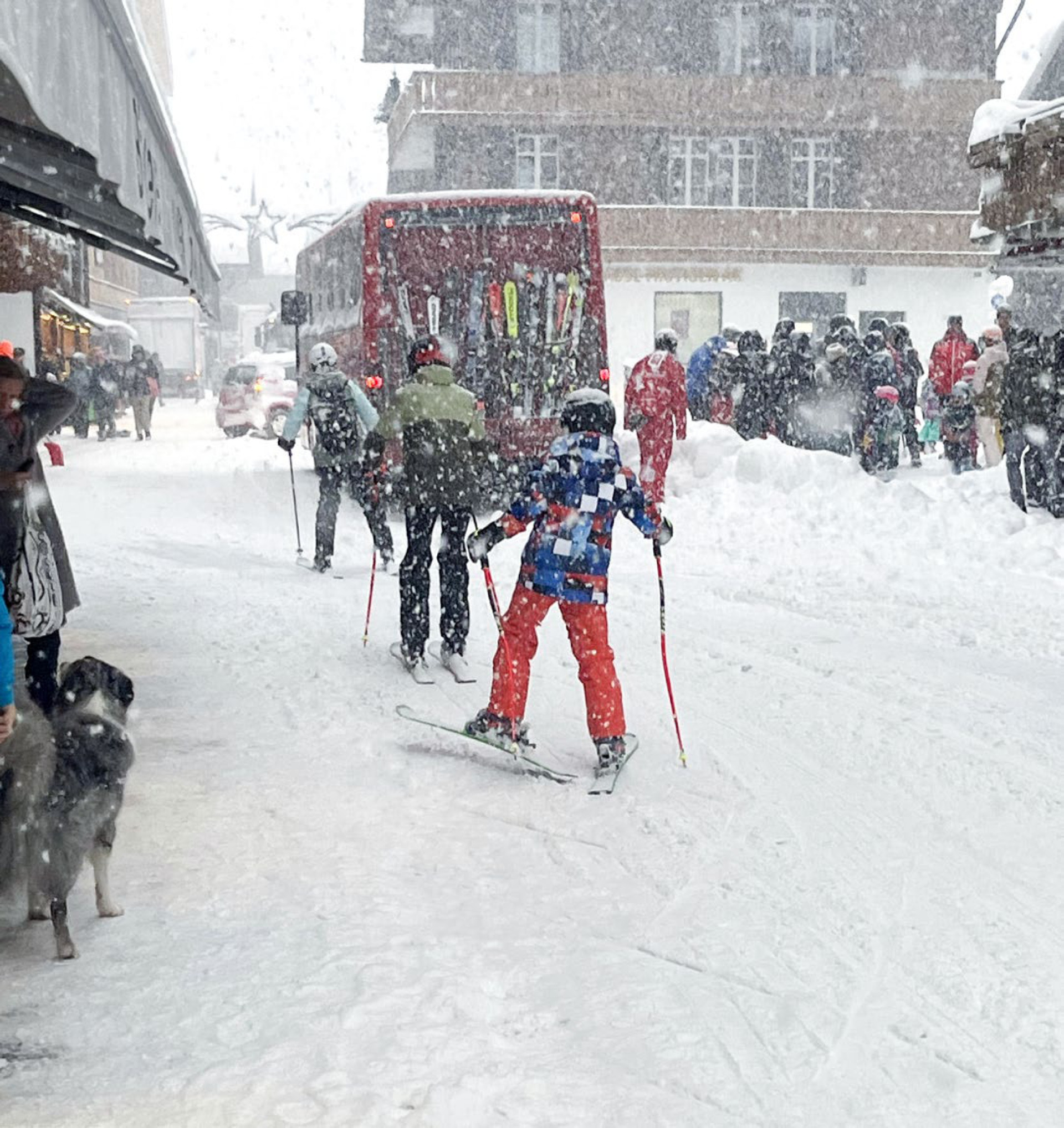 BLICKPUNKT - Wenn die Dorfstrasse zur Skipiste wird