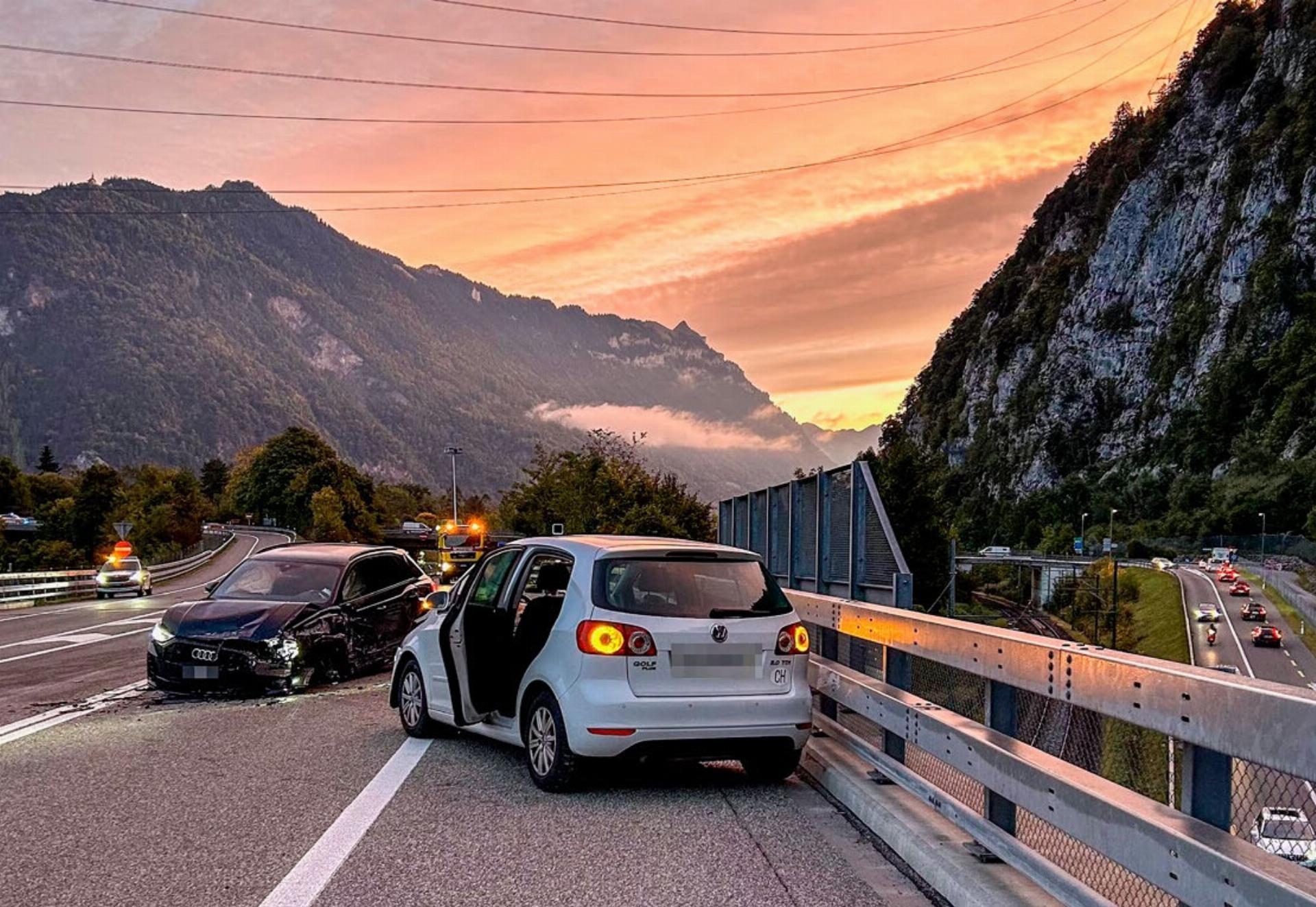 Verkehrsunfall mit drei leicht verletzten Personen - Das Bild wird blockiert. – Möglicherweise durch einen aktiven Adblocker.