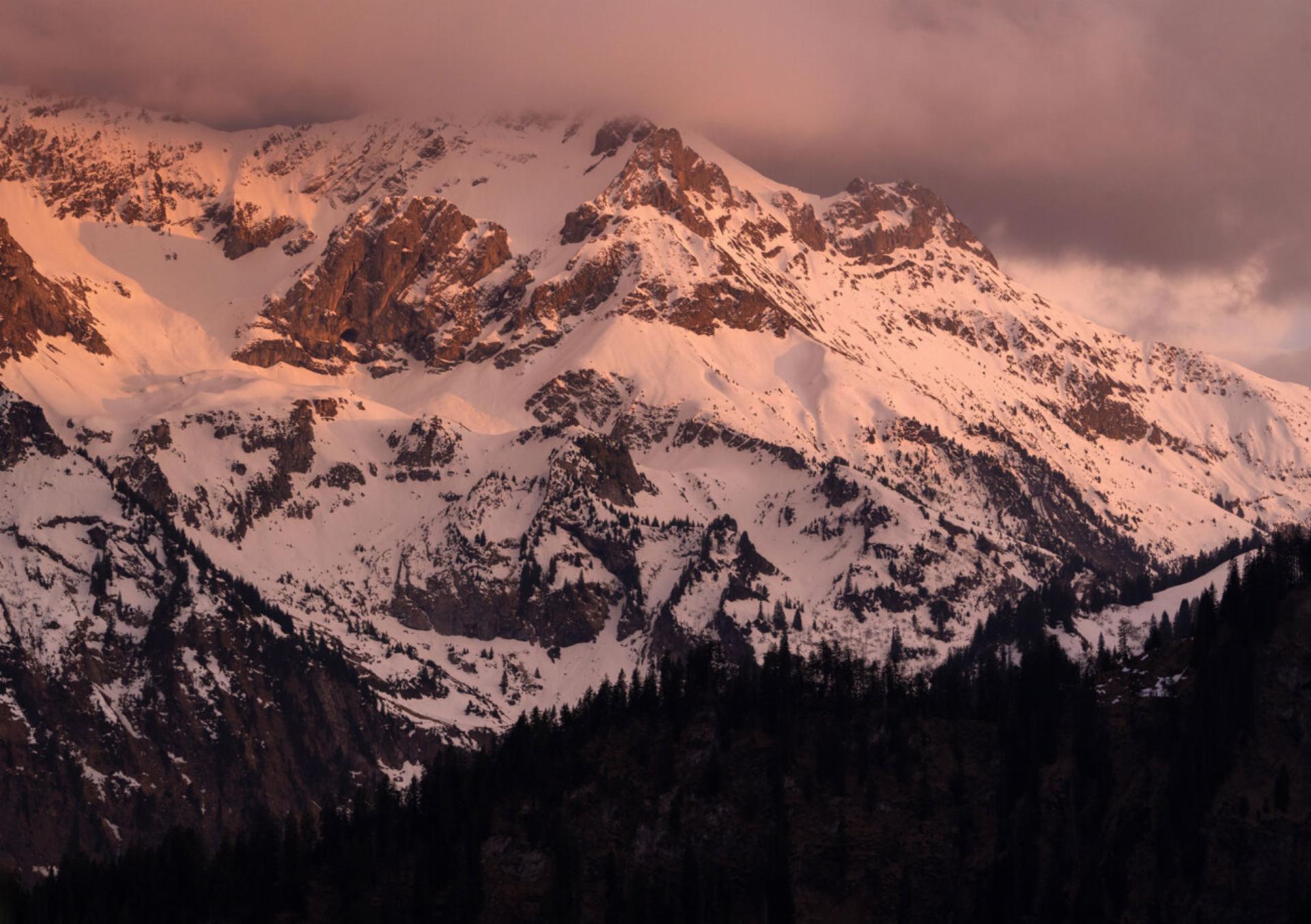 Übergang vom Winter in den Frühling im Kandertal – Bild: Simon Schuhmacher