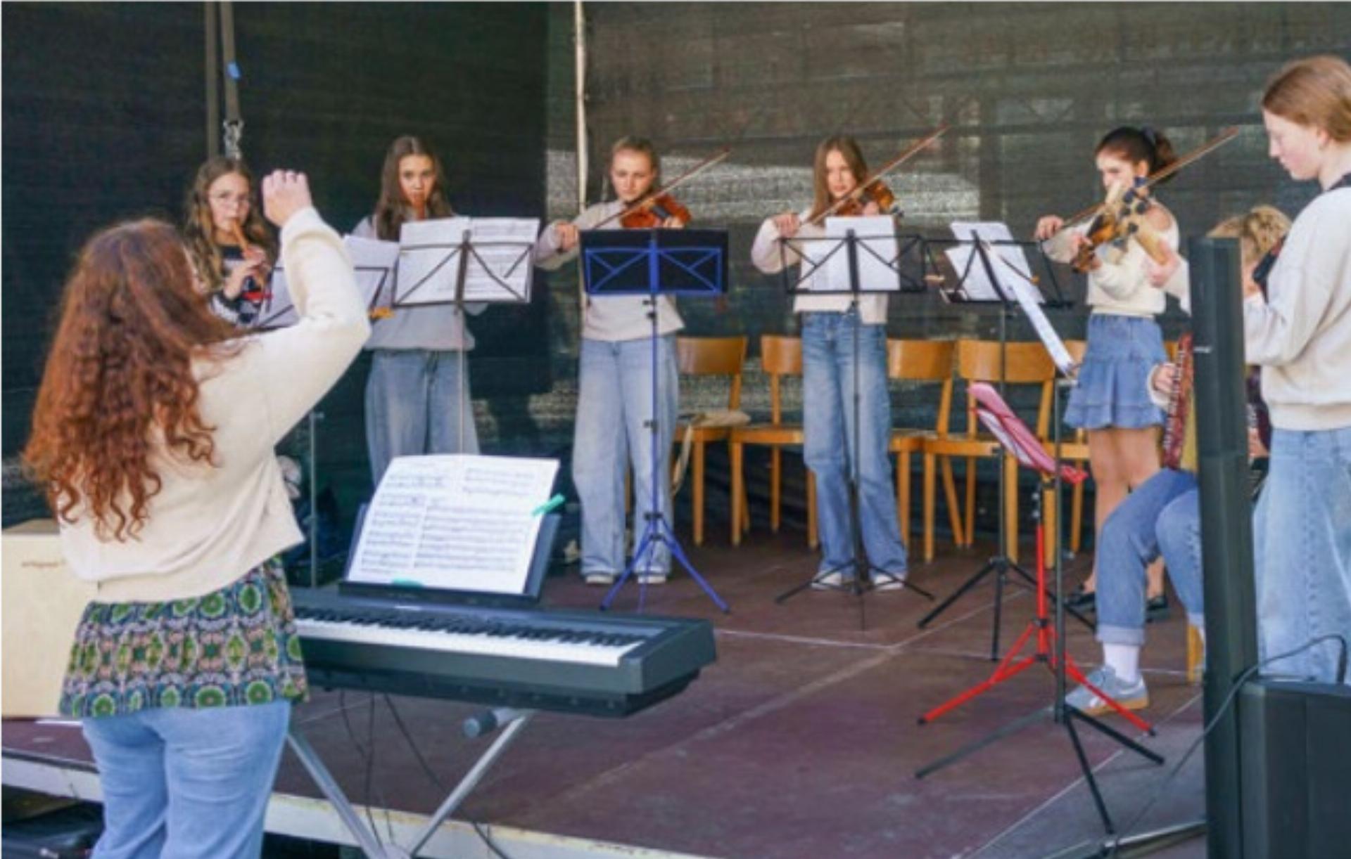 «Ghüselets Hemmli» und Irish Folk auf dem Dorfplatz