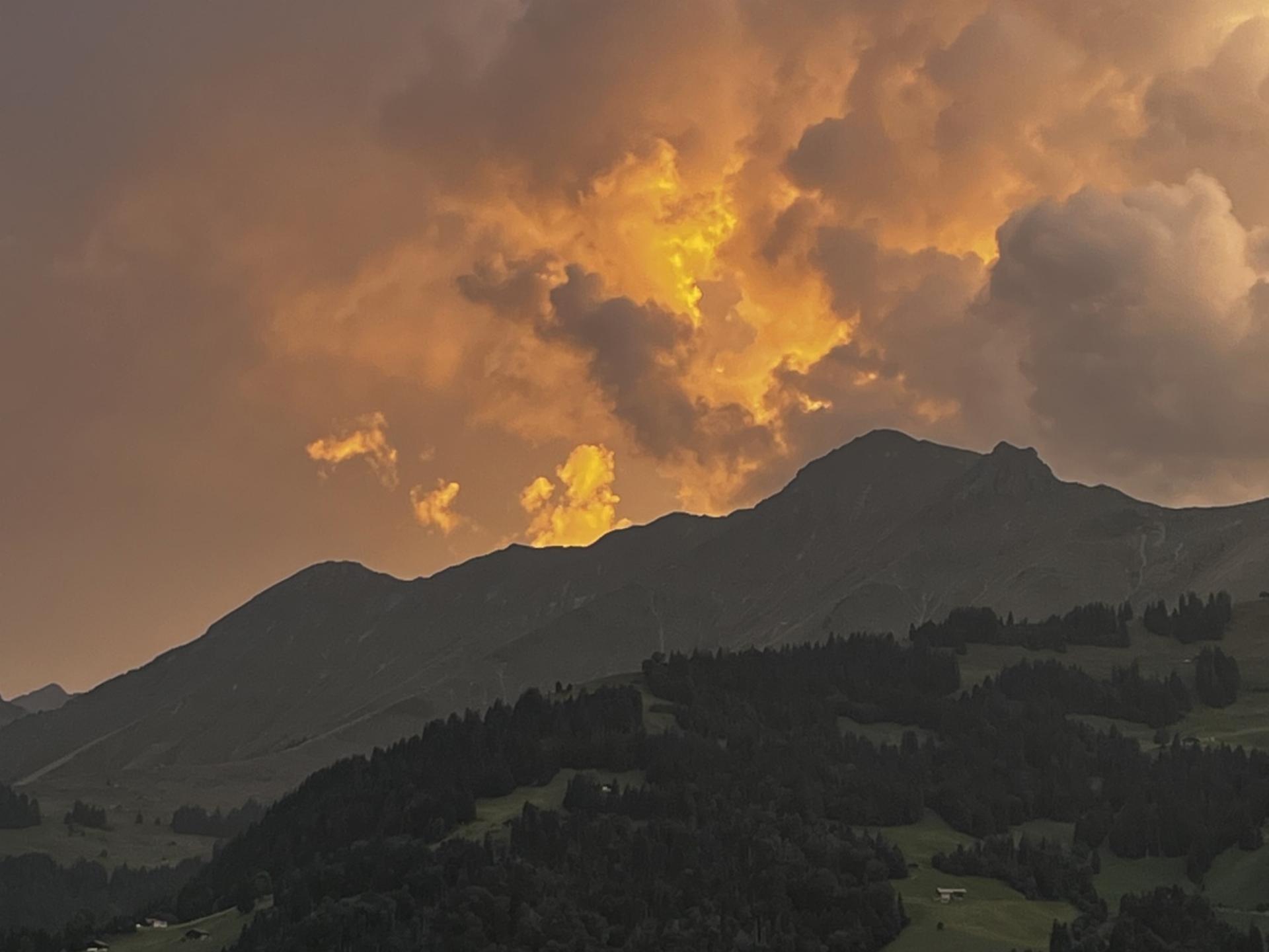 Abendrot in Frutigen - Bilder: Erika Bärtschi - Das Bild wird blockiert. – Möglicherweise durch einen aktiven Adblocker.