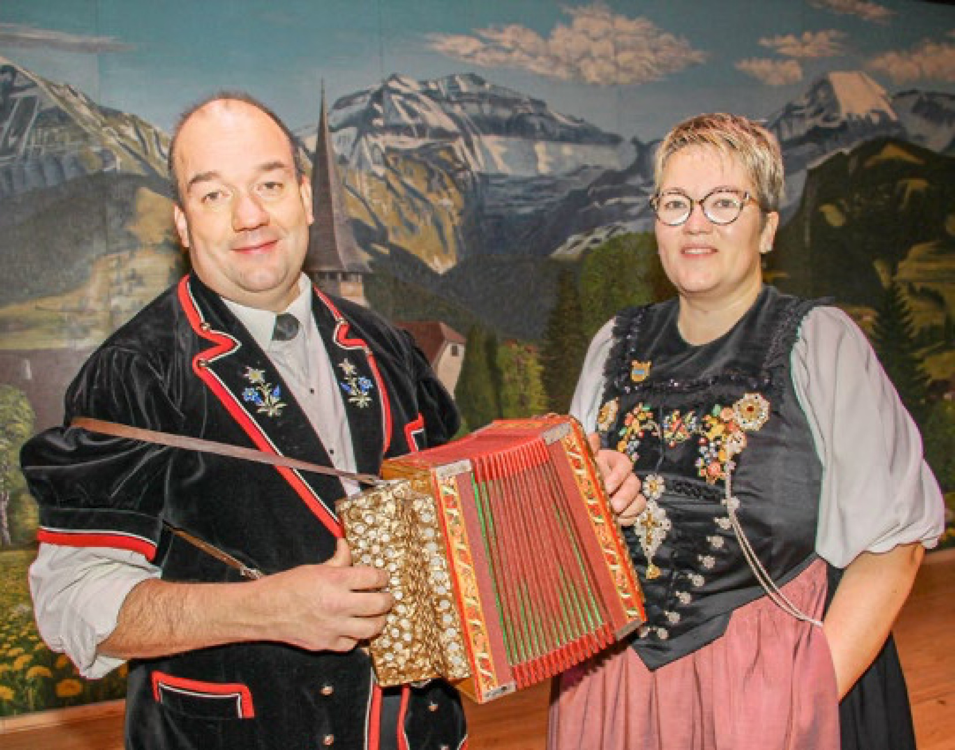 Thomas Krummenacher begleitet das Duett Eveline & Thomas mit dem Schwyzerörgeli. ALLE BILDER: K ATHARINA WITTWER