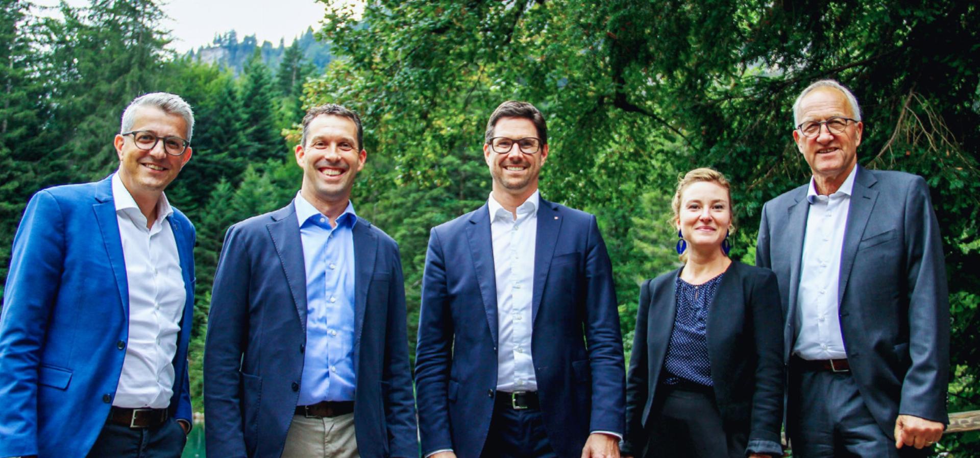 Politprominenz besucht den Blausee - Das Bild wird blockiert. – Möglicherweise durch einen aktiven Adblocker.