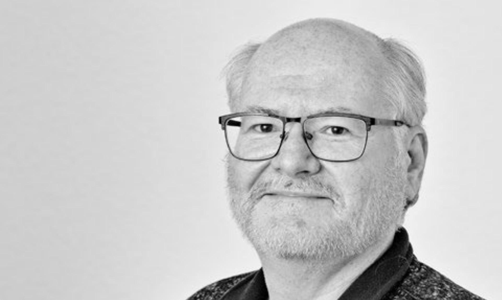 SCHLUSSPUNKT GEFIEDERTER INFLUENCER
