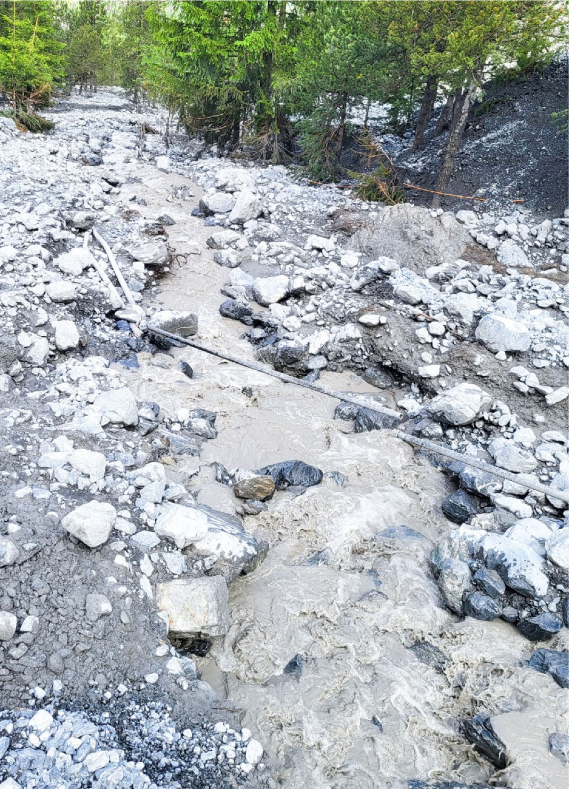 Die Piste ins Dorf bleibt vorerst geschlossen