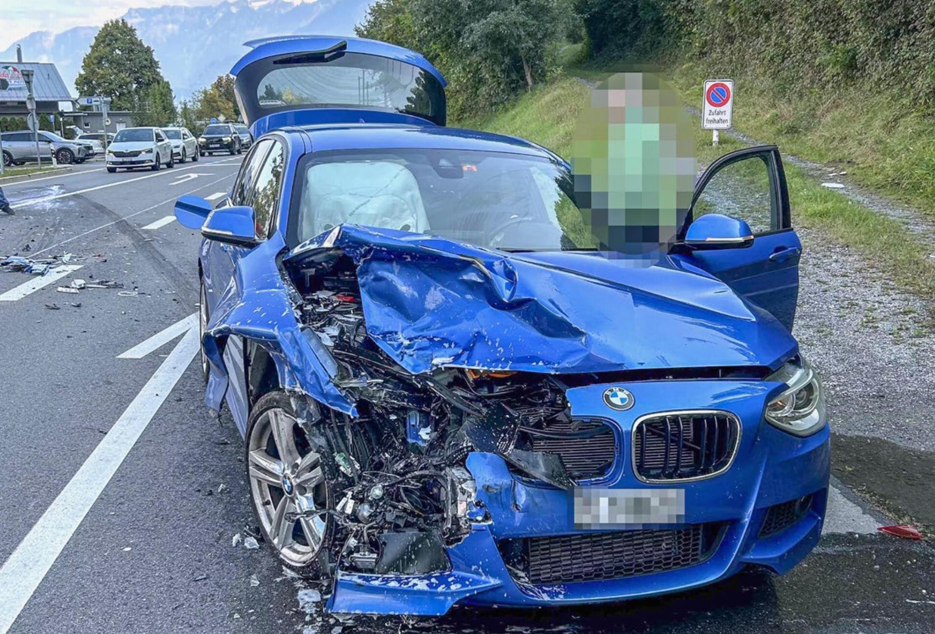 Verkehrssunfall mit drei Verletzten - Das Bild wird blockiert. – Möglicherweise durch einen aktiven Adblocker.