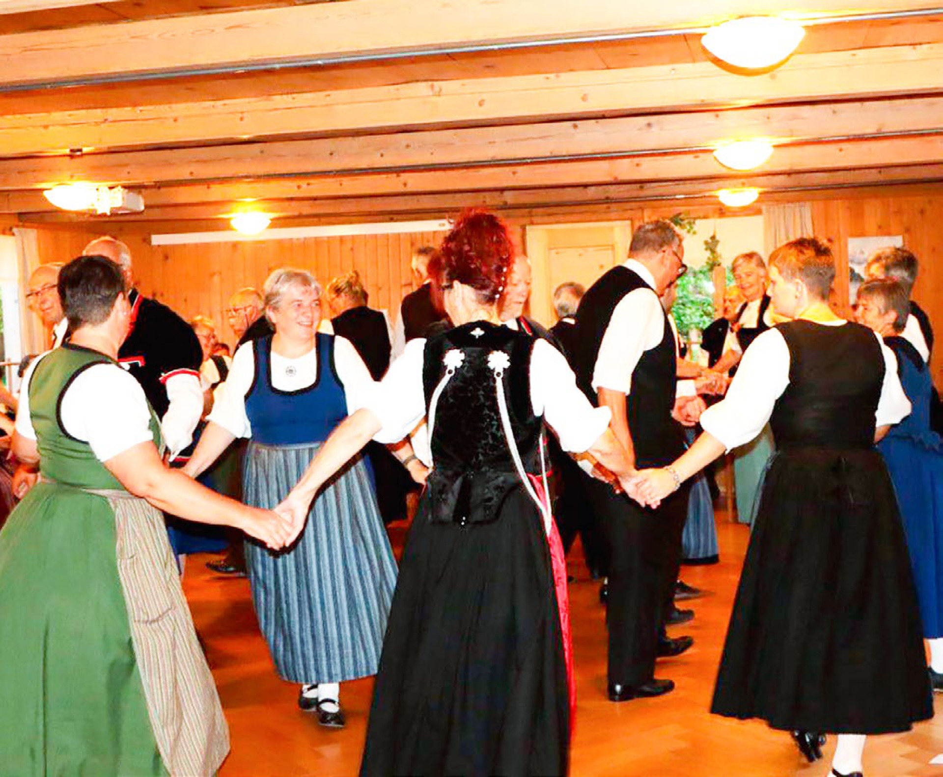 Frutigland feiert den Tag der Tracht