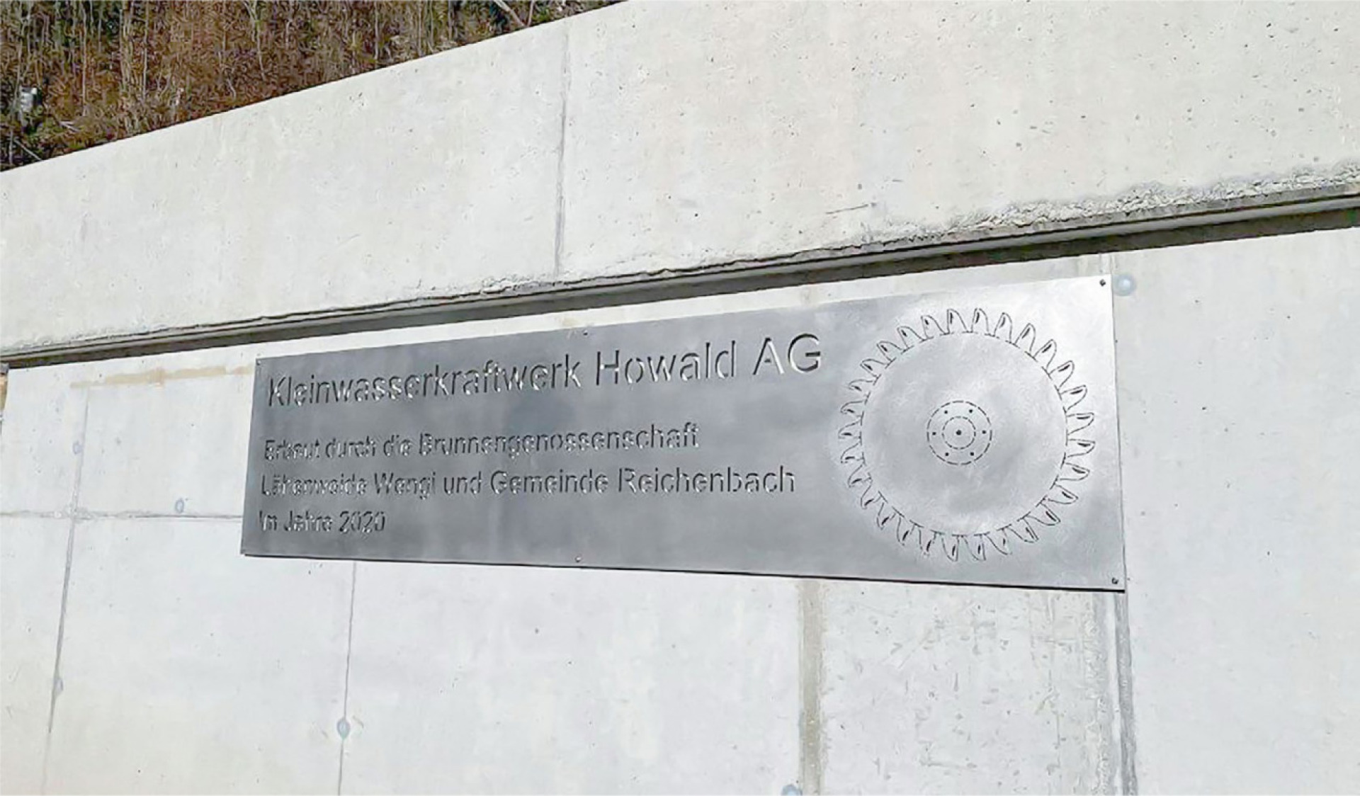 Kraftwerkbau mit Nebengeräuschen