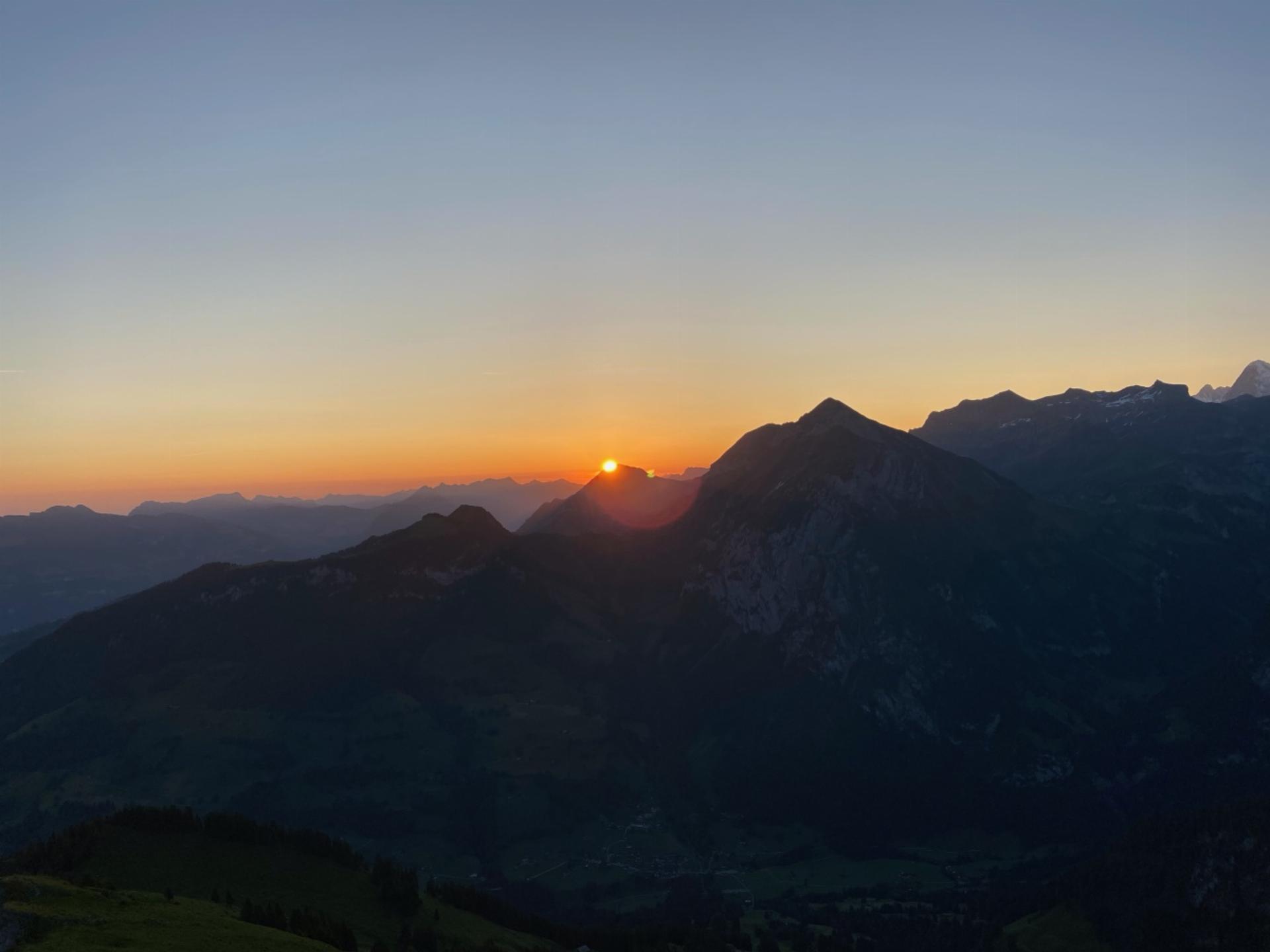 Sonnenaufgang auf dem Gehrihorn - Bilder: Peter von Känel-Stoller