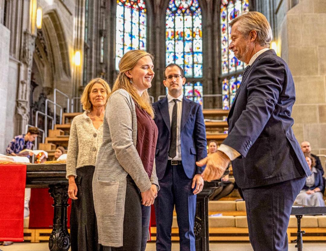 Tabea Müller-Gyger aus dem Kiental erhält ihre Befähigung zur Sozialdiakonin und Katechetin. Tabea Müller-Gyger aus dem Kiental erhält ihre Befähigung zur Sozialdiakonin und Katechetin.