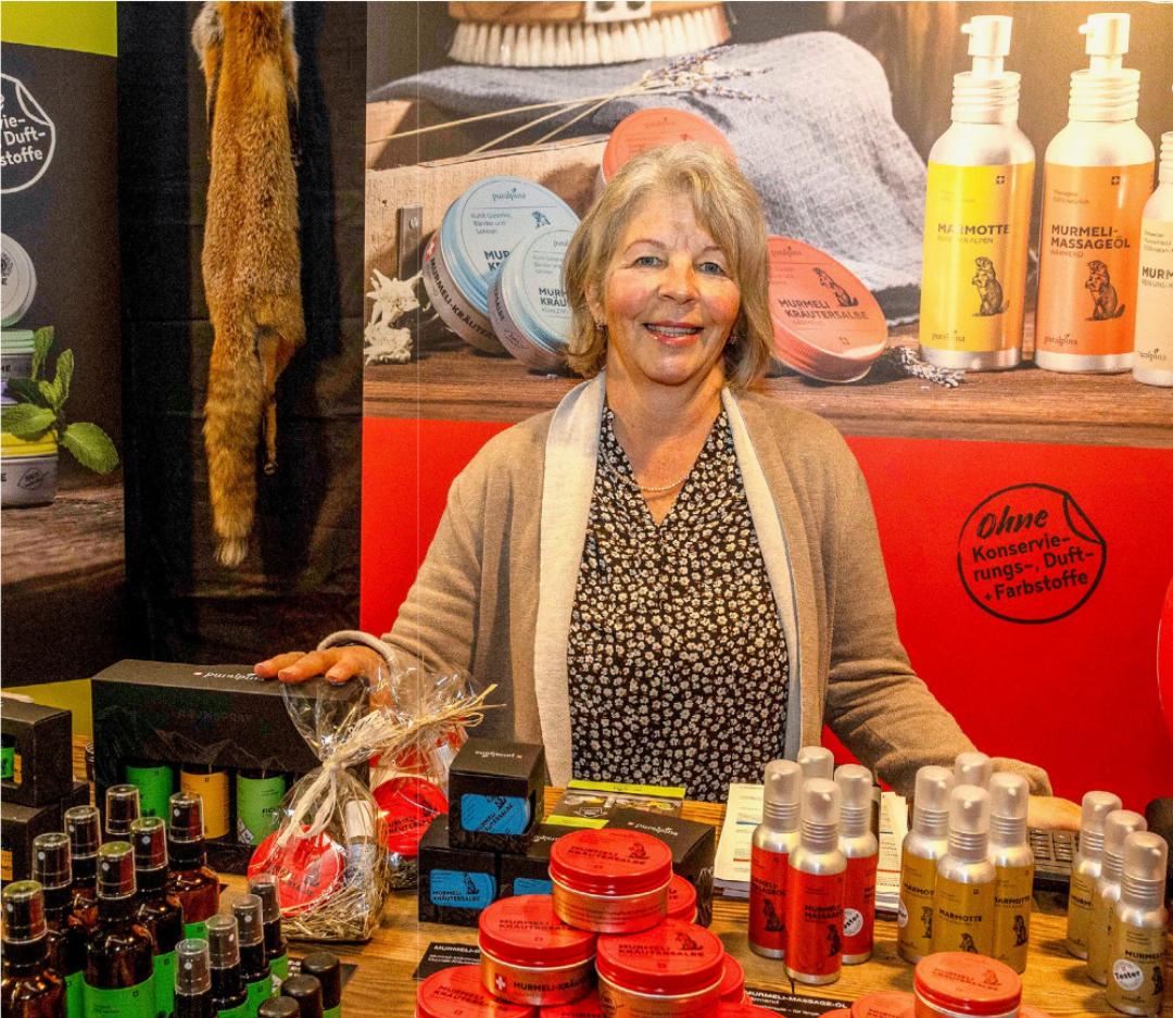 Silvia Zurbrügg von der Puralpina AG aus Frutigen hatte viele Naturprodukte im Angebot. Silvia Zurbrügg von der Puralpina AG aus Frutigen hatte viele Naturprodukte im Angebot.