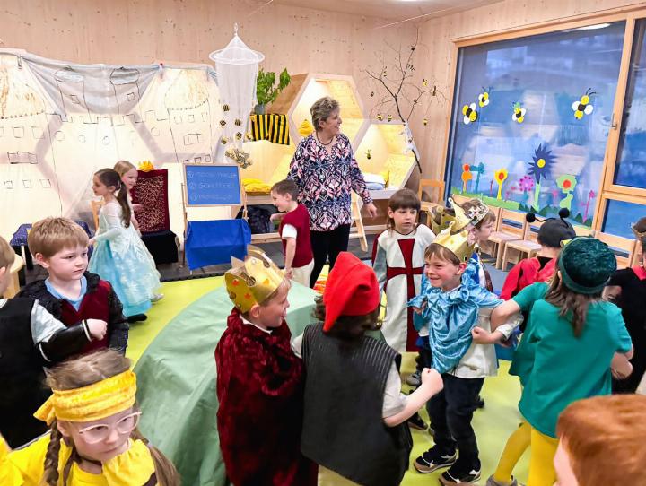Bei der Aufführung wurde getanzt, gesungen und Theater gespielt. BILD: RUTH STETTLER