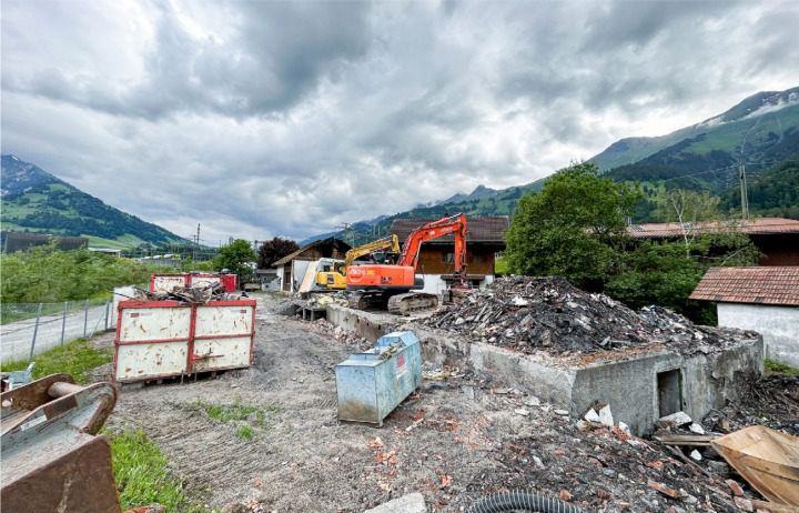 Vor einem knappen Monat beseitigten Bagger die Überreste der Produktionsstätte an der Schwandistrasse. BILD: HANS RUDOLF SCHNEIDER