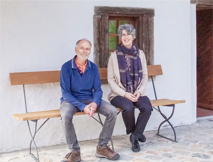 Urs Rohr und Colette Staub beim «Ofehüsi», wo am 7. Mai das erste «Trauercafé» stattfinden wird. BILD: MARCEL MARMET