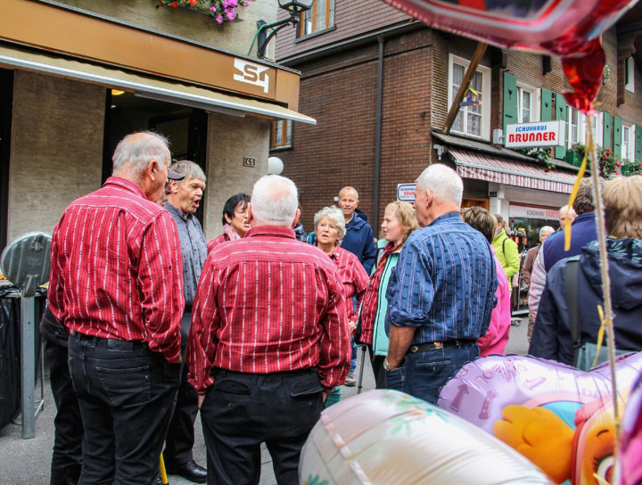 Eine kleine Jodlergruppe, die sich spontan hinstellte und Stücke vortrug.