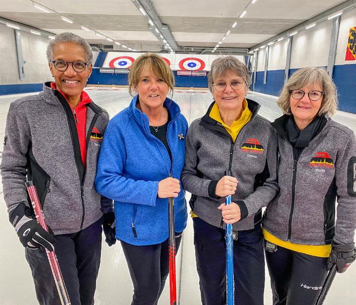 Die Siegerinnen des CC Bern Capitals sind sichtlich erfreut. BILD: ZVG