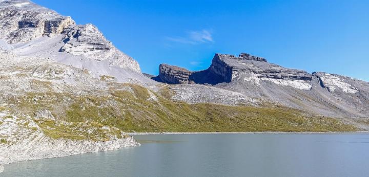 Der Daubensee – Blick vom westlichen Ufer in Richtung Wallis. BILDER: JACQUELINE RÜESCH