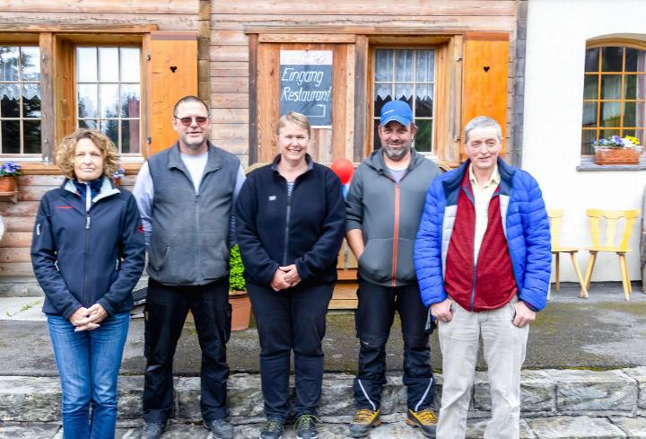 Wurden geehrt: Vera Künzi, Heinz Künzi, Anita Künzi, Ernst Oester und Daniel Zürcher (von links). BILD: MICHAEL SCHINNERLING