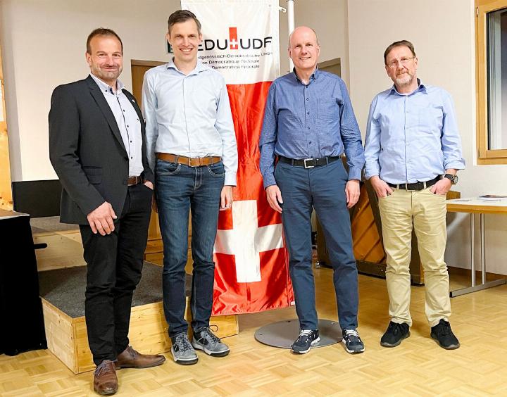 Die vier Festredner (v. l.): Andreas Gafner (Nationalrat), Benjamin Carisch (Präsident EDU Kanton Bern), Jakob Schwarz (Gründungsmitglied der EDU Adelboden und Grossrat) sowie Daniel Frischknecht (Präsident EDU Schweiz) BILDER: WILLY SCHRANZ