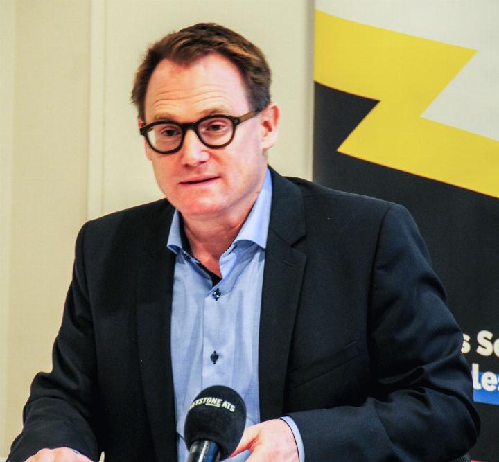 Urs Furrer, Direktor des Schweizer Gewerbeverbandes SGV fasst zusammen, was den Schweizer KMU Sorge bereitet. Urs Furrer, Direktor des Schweizer Gewerbeverbandes SGV fasst zusammen, was den Schweizer KMU Sorge bereitet.