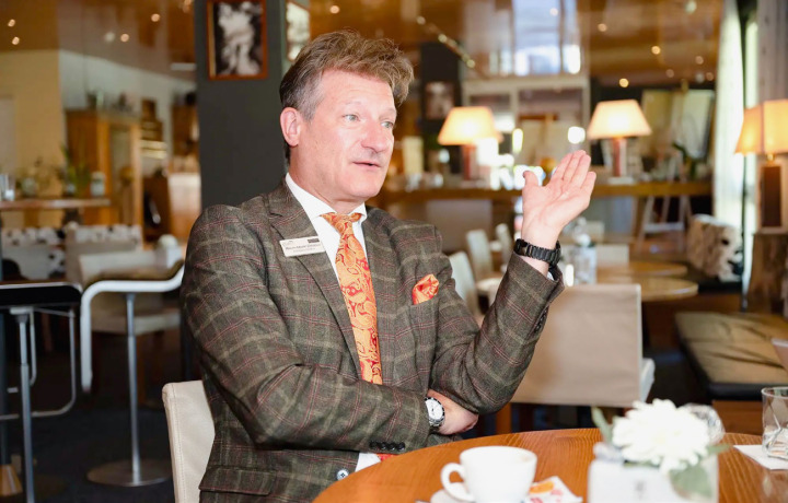 Hotelier Ralph-Marc Diebold wirkt im OK von «Adelboden Live» mit und ist unter anderem für die Helferkoordination zuständig. BILD: ZVG
