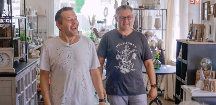 Claudio und sein Mann Nycko in ihrem Reichenbacher Stammbistro. SCREENSHOT: ZVG CH MEDIA