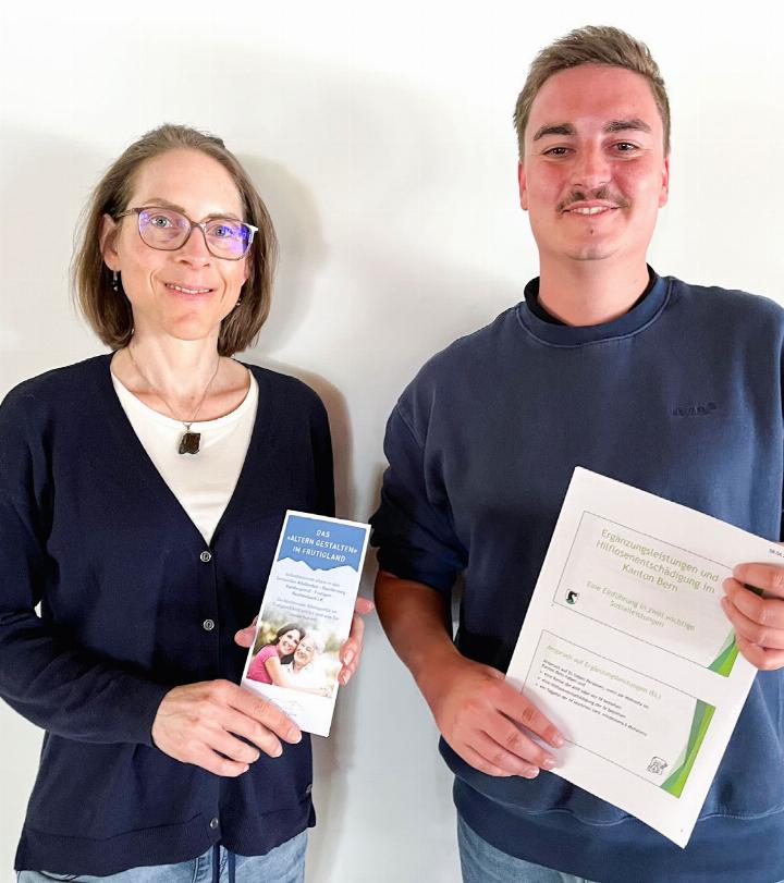 Sonja Imoberdorf und Björn Zurbrügg informierten in Reichenbach über finanzielle Zusatz leistungen und damit verbundene Hürden. BILD: PETER ROTHACHER