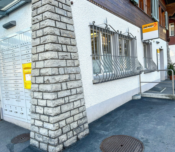 Die Post Reichenbach: bald verschwindet das gelb-weisse Schild. BILD: HANS RUDOLF SCHNEIDER
