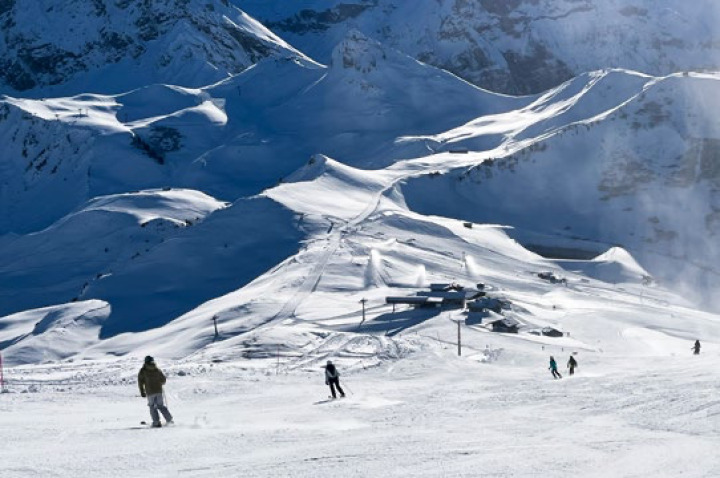 Viel Sonne, kein Wind: Der Winterauftakt ist bereits gelungen. BILD: PETER SCHIBLI