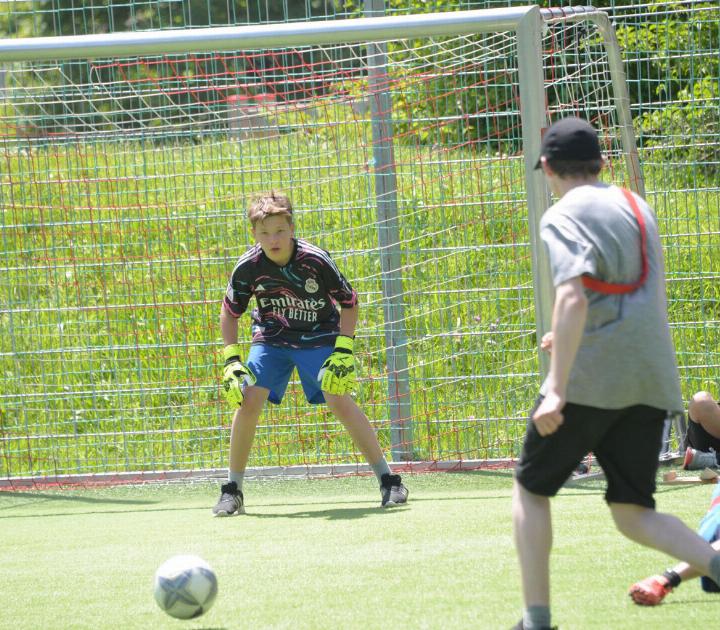 Geht der Ball ins Tor oder hält der Goalie? BILDER: RAHEL JOSI