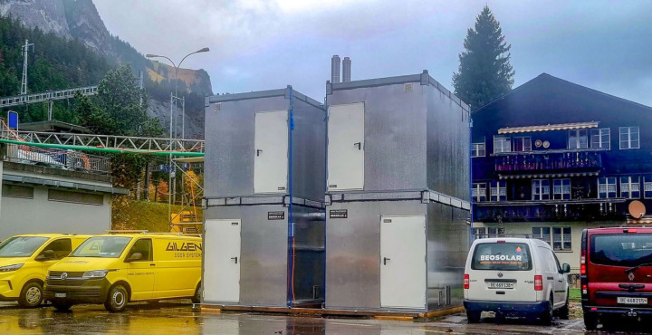 In diesen vier Containern auf dem Bahnhofvorplatz ist die provisorische Heizung untergebracht. BILD: ZVG / FRITZ JOST