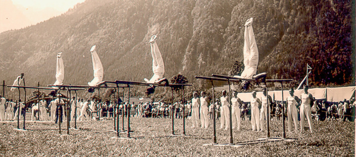 Meilenstein in der hundertjährigen Geschichte des TV Krattigen: Der Auftritt am Turnfest in Unterseen, 1954. BILDER: ZVG