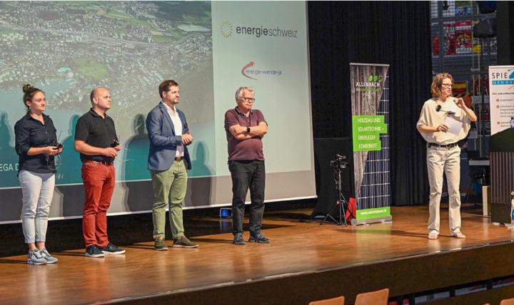 Diskussion mit den ReferentInnen (v. l.): Selina Davatz, Martin Mägert, Reto Feuz und Dr. Ruedi Meier; Moderation Karin Allenbach BILD: ZVG