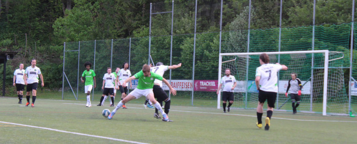 Konsequenter Druck auf die Gäste, präzise Pässe und ein überzeugender Teamzusammenhalt belohnten den FC Reichenbach mit einem 7:1-Sieg.