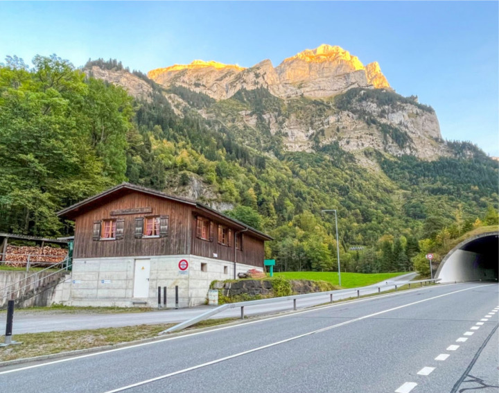 Auf dem Verkauf der Anlage Mitholz basiert die Zukunft des neu zu gründenden Vereins Feld schützen Kandergrund-Mitholz. BILD: PETER ROTHACHER
