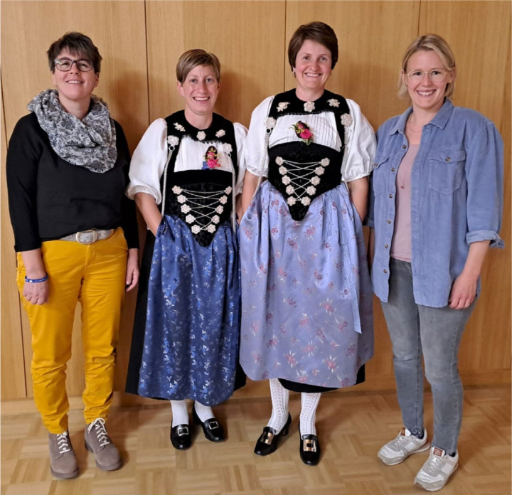 Langjährige Amtsträgerinnen und ihre Nachfolgerinnen (v. l.): Nadja von Känel (neue Beisitzerin), Monika Hari (abtretende Beisitzerin), Ursula Klopfenstein (abtretende Kassierin) und Sarah Schmid (neue Kassierin). BILD: ZVG