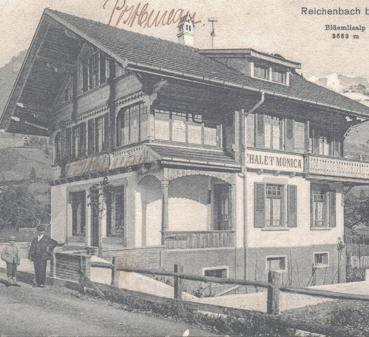 Die Postkarte mit dem Chalet Monika an der Bahnhofstrasse 6 wurde 1919 geschrieben und abgestempelt. BILD: SAMMLUNG BERNHARD LENGACHER