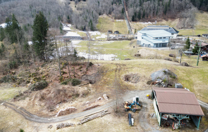 Angrenzend an den Flurweg und den Maschinenschopf soll ein neues Paradies für Bienen und andere Tierarten mit neuen Hecken sowie zwei Amphibienteichen entstehen. BILD: HANS RUDOLF SCHNEIDER