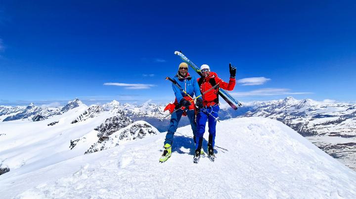 Der Bergführer Peter von Känel und der Gleitschirmpilot Chrigel Maurer bestiegen in 51 Tagen alle 4000er der Alpen. BILD: ZVG