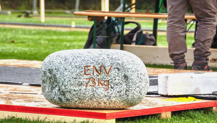 Hutmacher setzte einen ersten Rekord mit dem neuen 73-kg-Stein. BILDER: CHANTAL STEURI