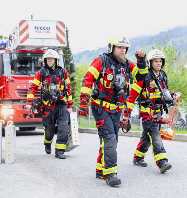 Die Feuerwehr Frutigen probte den Ernstfall. BILD: LEO GLASER