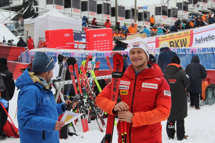 Marco Odermatt freute sich sichtlich über seinen Sieg im Riesentorlauf. BILD: MARIA STEINMAYR