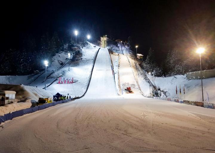 Die Abendwettkämpfe in der Nordic Arena bieten eine besondere Atmosphäre. BILD: ZVG