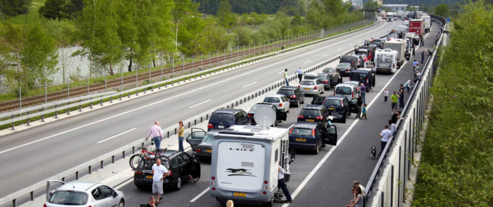 Pro Alps setzt sich gegen den zunehmenden alpenquerenden Güter- und Personenverkehr ein. BILDER: ZVG Pro Alps setzt sich gegen den zunehmenden alpenquerenden Güter- und Personenverkehr ein. BILDER: ZVG
