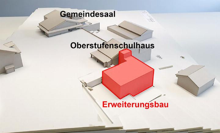 Mit einem Erweiterungsbau will die Gemeinde den räumlichen Anforderungen der Oberstufenschule Aeschi-Krattigen gerecht werden. Zur Abstimmung steht der Planungskredit für dieses Vorhaben. VISUALISIERUNG: ZVG