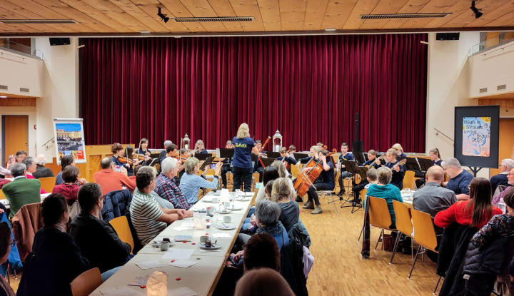 Das Musikschulorchester «SInfoniKA» begeisterte im Januar mit seinem Kaffeehauskonzert. BILD: ZVG